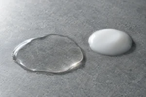 化粧水と乳液、男性は両方必要？肌タイプ別の正しい選択